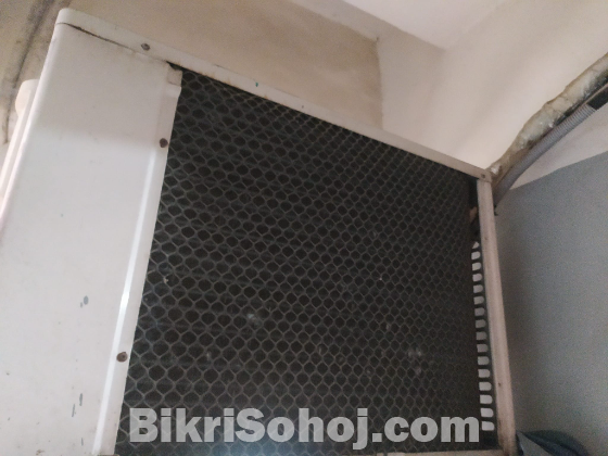 Urgent Singer AC sale Hobe